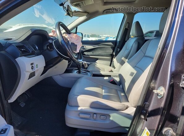 5FNYF6H71HB014220 2017 HONDA PILOT Charcoal Вид салону спереду