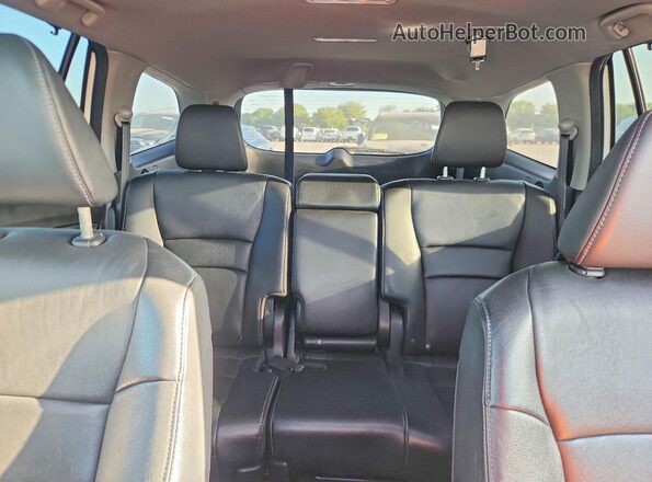 5FNYF6H92HB044313 2017 HONDA PILOT White Widok tylnych siedzeń