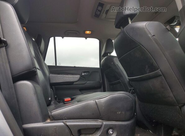 5FNYF6H9XJB503271 2018 HONDA PILOT Silver Вид задньої частини салону