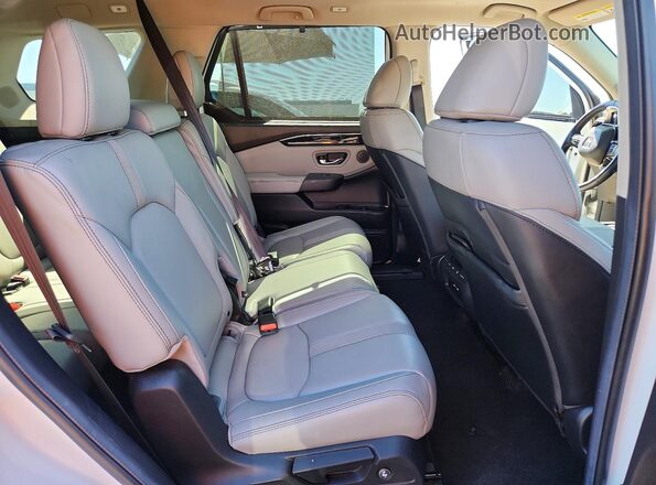 5FNYG2H75RB008900 2024 HONDA PILOT White Вид задньої частини салону