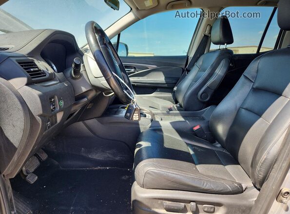 5FPYK2F56HB001539 2017 HONDA RIDGELINE Серебряный Вид салона спереди