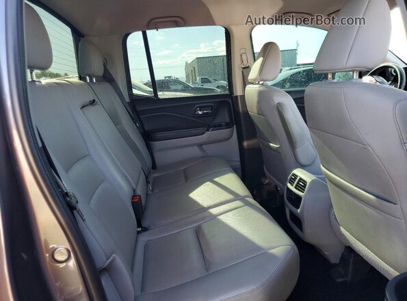5FPYK3F65HB001465 2017 HONDA RIDGELINE Gray Widok tylnych siedzeń