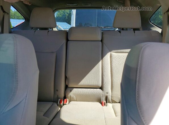 5J6RM4H45GL046999 2016 HONDA CR-V White Rear seats view