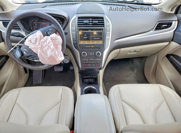 5LMCJ1C98JUL08093 2018 LINCOLN MKC Beige Dashboard view