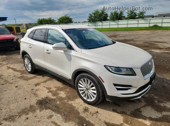 5LMCJ1D95KUL26549 2019 LINCOLN MKC White Front right