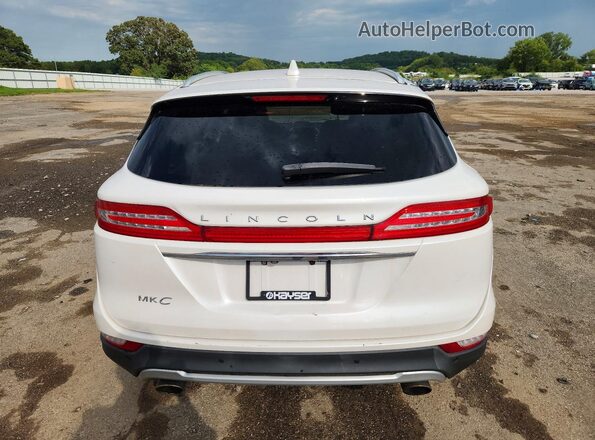 5LMCJ1D95KUL26549 2019 LINCOLN MKC White Rear view