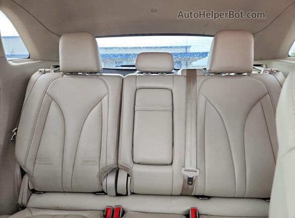 5LMCJ1D95KUL26549 2019 LINCOLN MKC White Rear seats view