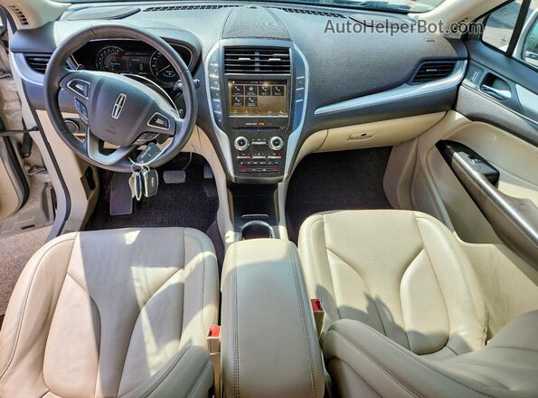 5LMCJ1D99KUL00679 2019 LINCOLN MKC Кремовый Вид панели приборов