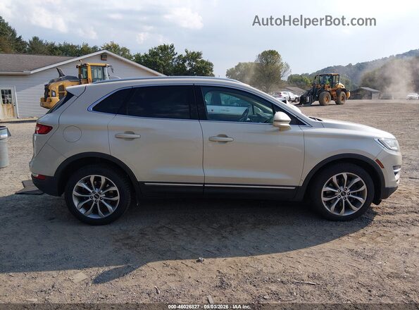 5LMCJ2C98JUL29242 2018 LINCOLN MKC Gold Вид задньої частини салону