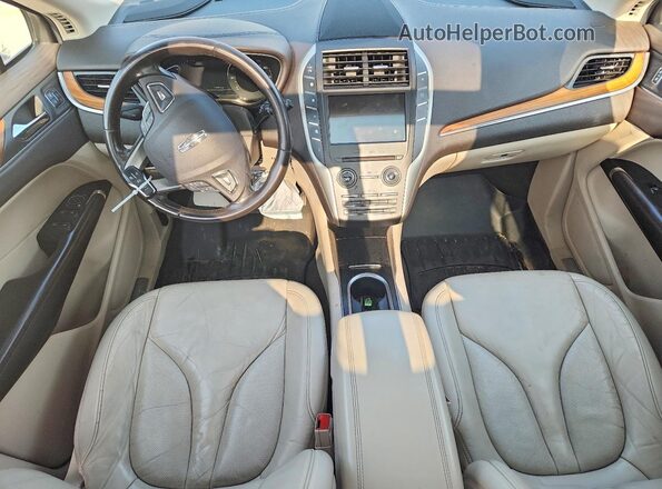 5LMCJ2C99KUL34645 2019 LINCOLN MKC Tan Vista del salpicadero
