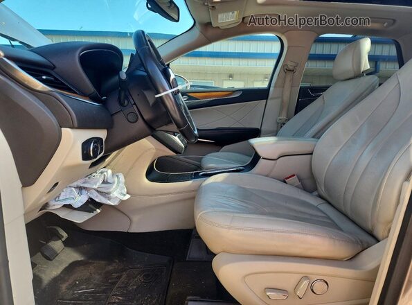 5LMCJ2C99KUL34645 2019 LINCOLN MKC Tan Vista interior delantera