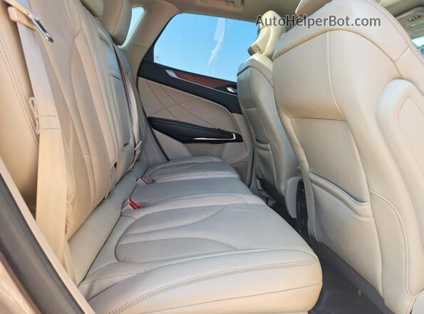 5LMCJ2C99KUL34645 2019 LINCOLN MKC Tan Vista interior trasera