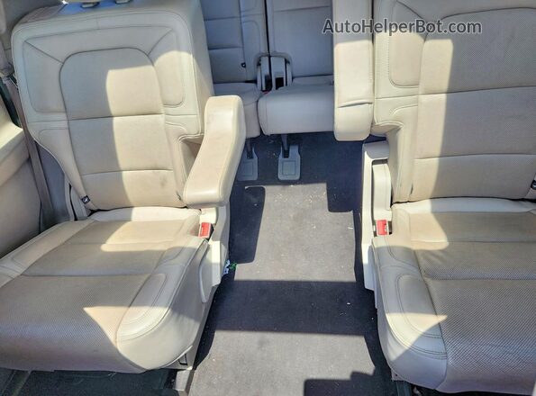 5LMJJ2HT5KEL09151 2019 LINCOLN NAVIGATOR White Rear seats view