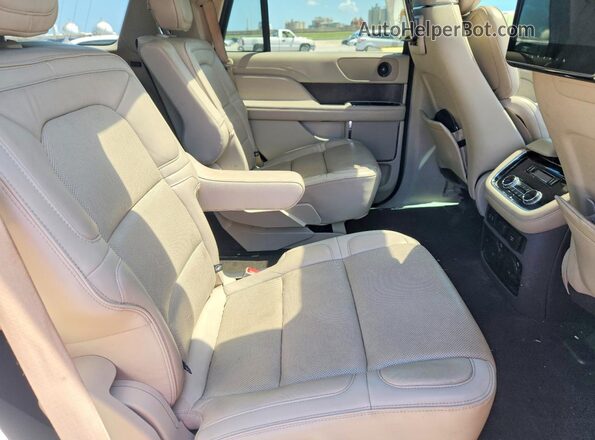 5LMJJ2HT5KEL09151 2019 LINCOLN NAVIGATOR White Rear interior view