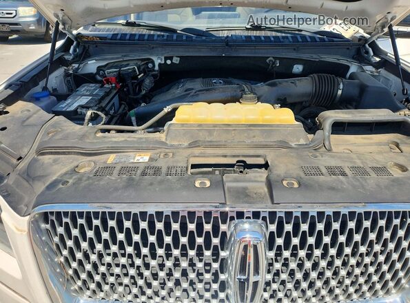 5LMJJ2HT5KEL09151 2019 LINCOLN NAVIGATOR White Engine compartment view