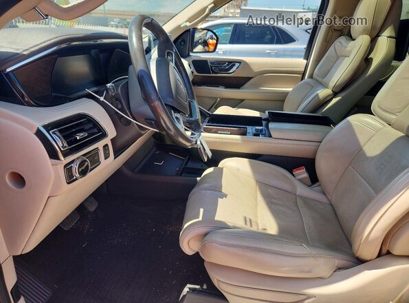 5LMJJ2HT5KEL09151 2019 LINCOLN NAVIGATOR White Front interior view