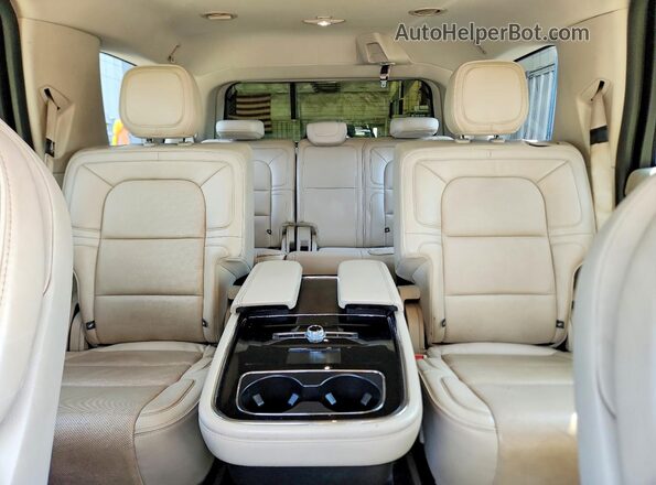 5LMJJ2LT0KEL08013 2019 LINCOLN NAVIGATOR Gray Rear seats view