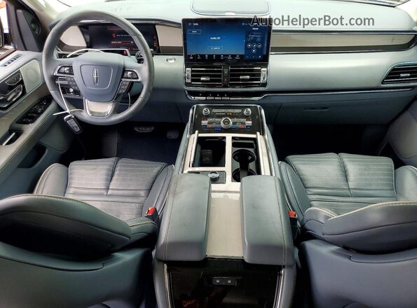 5LMJJ2TGXREL09747 2024 LINCOLN NAVIGATOR Silver Vista del salpicadero