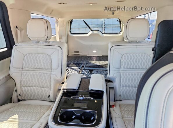 5LMJJ3TT4MEL02627 2021 LINCOLN NAVIGATOR White უკანა სავარძლების ხედი