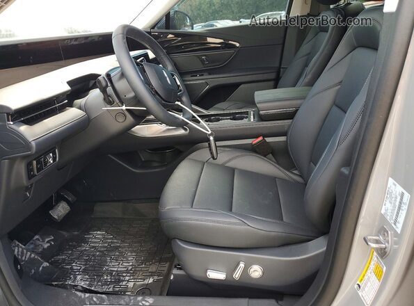 5LMPJ8J44TJ034994 2026 LINCOLN NAUTILUS Gray Widok wnętrza z przodu