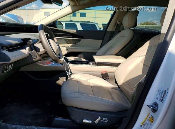 5LMPJ8JA9SJ957069 2025 LINCOLN NAUTILUS White წინა სალონის ხედი