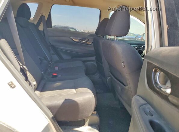 5N1AT2MT1HC867084 2017 NISSAN ROGUE Silver Вид задньої частини салону