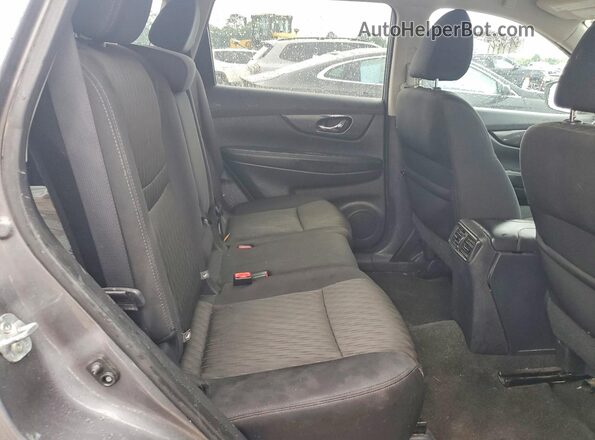 5N1AT2MT3HC785163 2017 NISSAN ROGUE Gray Widok wnętrza z tyłu