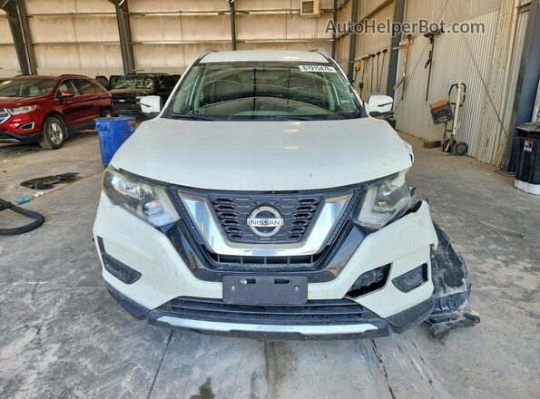5N1AT2MT4HC818560 2017 NISSAN ROGUE Белый Вид спереди