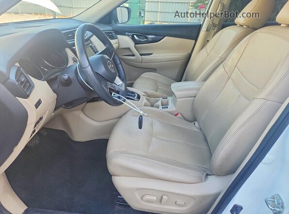 5N1AT2MT6LC772688 2020 NISSAN ROGUE White Вид салону спереду