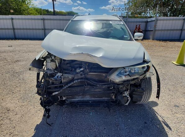 5N1AT2MTXHC840482 2017 NISSAN ROGUE Белый Вид спереди