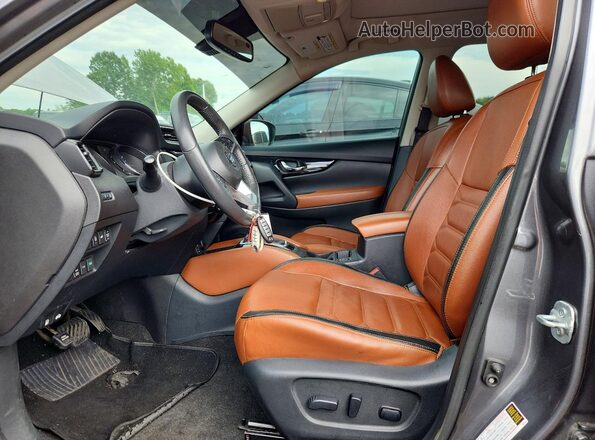 5N1AT2MV2HC794535 2017 NISSAN ROGUE Серый Вид салона спереди