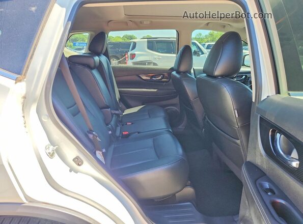 5N1AT2MV2KC815679 2019 NISSAN ROGUE White Vista interior trasera