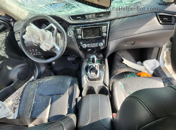 5N1AT2MV3JC775062 2018 NISSAN ROGUE Silver Вид панелі приладів