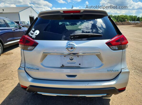 5N1AT2MV3JC790578 2018 NISSAN ROGUE Silver Вид ззаду