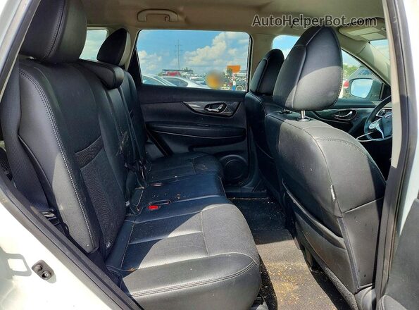 5N1AT2MV5GC737955 2016 NISSAN ROGUE White Rear seats view