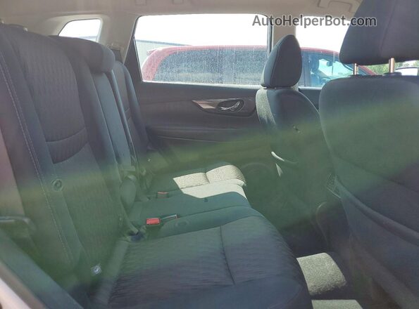 5N1AT2MV9HC799151 2017 NISSAN ROGUE Silver Rear interior view