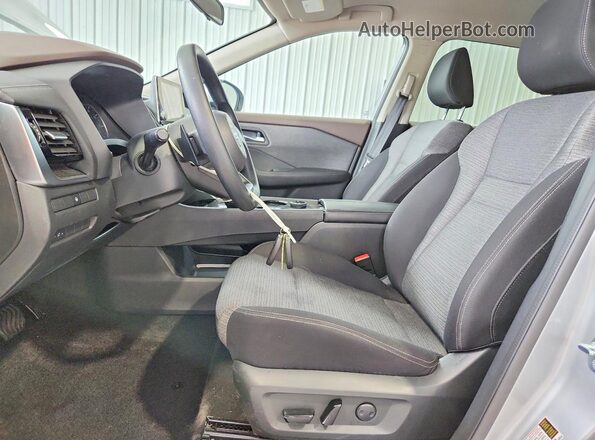5N1AT3BBXMC768936 2021 NISSAN ROGUE Silver Widok wnętrza z przodu