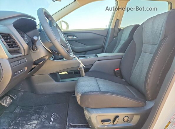 5N1BT3BA5TC761273 2026 NISSAN ROGUE White Widok wnętrza z przodu