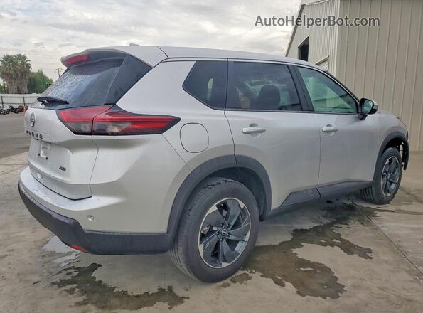 5N1BT3BB5SC809409 2025 NISSAN ROGUE Silver Trasero derecho