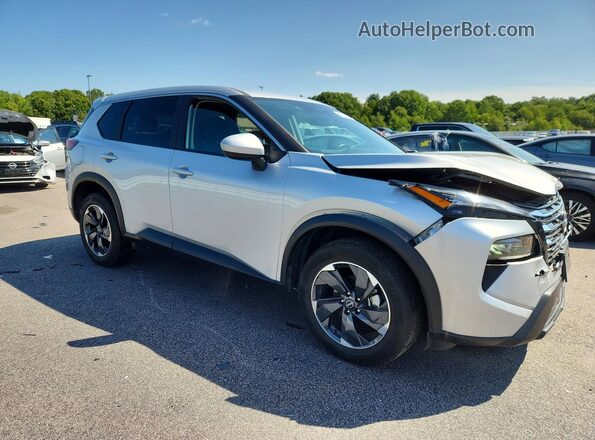 5N1BT3BB7SC802767 2025 NISSAN ROGUE Silver Передня права чверть