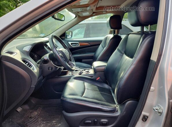 5N1DR2MM4JC677922 2018 NISSAN PATHFINDER Silver Vista interior delantera