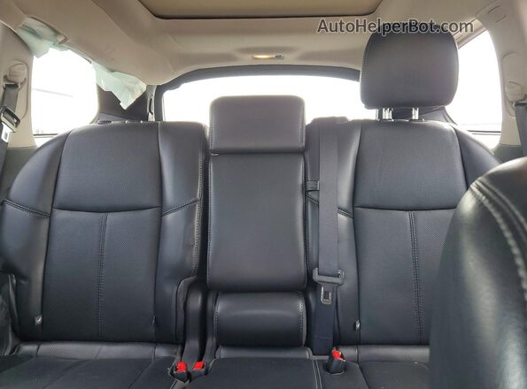 5N1DR2MM7HC611598 2017 NISSAN PATHFINDER Red Rear seats view