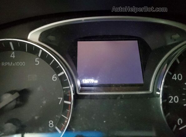 5N1DR2MM7JC641464 2018 NISSAN PATHFINDER Silver Vista del cuadro de instrumentos