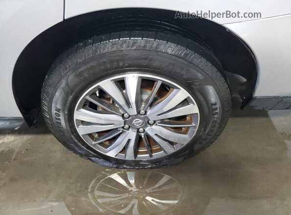5N1DR2MM7JC641464 2018 NISSAN PATHFINDER Silver 