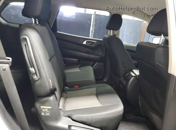 5N1DR2MM7JC641464 2018 NISSAN PATHFINDER Silver Vista interior trasera