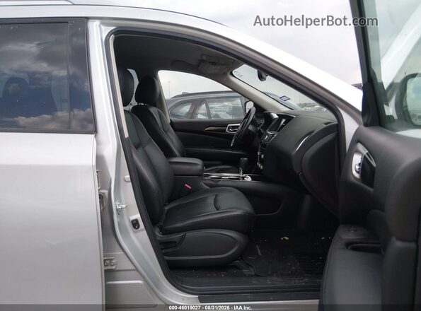 5N1DR2MN1HC662216 2017 NISSAN PATHFINDER Серебряный Вид салона спереди