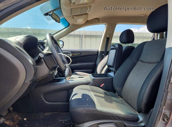 5N1DR2MN8HC613126 2017 NISSAN PATHFINDER Серый Вид салона спереди