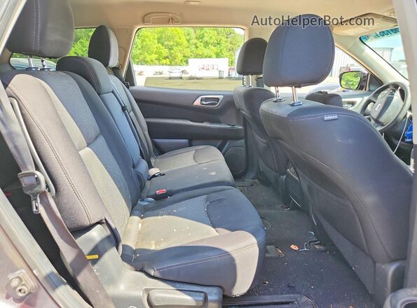 5N1DR2MN8HC613126 2017 NISSAN PATHFINDER Серый Вид задней части салона
