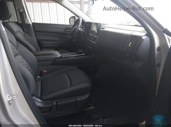 5N1DR3BA3SC201810 2025 NISSAN PATHFINDER Серебряный Вид салона спереди