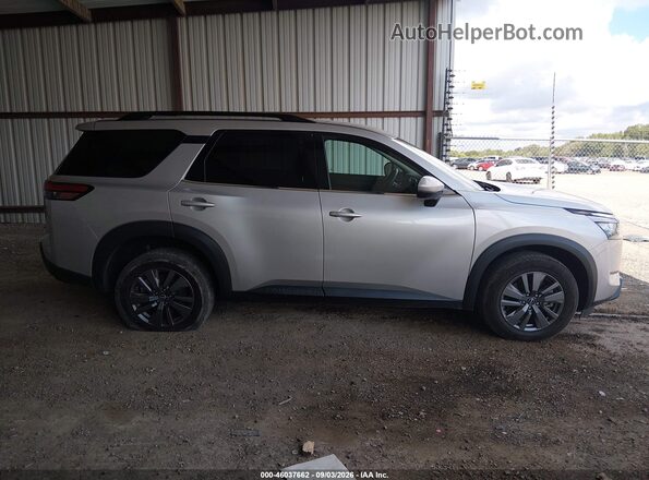 5N1DR3BA3SC201810 2025 NISSAN PATHFINDER Серебряный Вид задней части салона